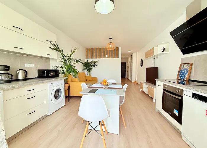 Ap Julia アパート *